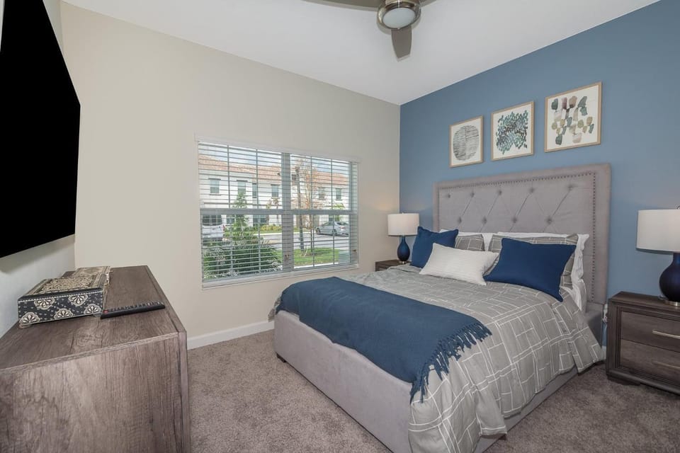 8927JB Townhouse 5 Beds & 4 Baths with Private Pool House in Four Corners