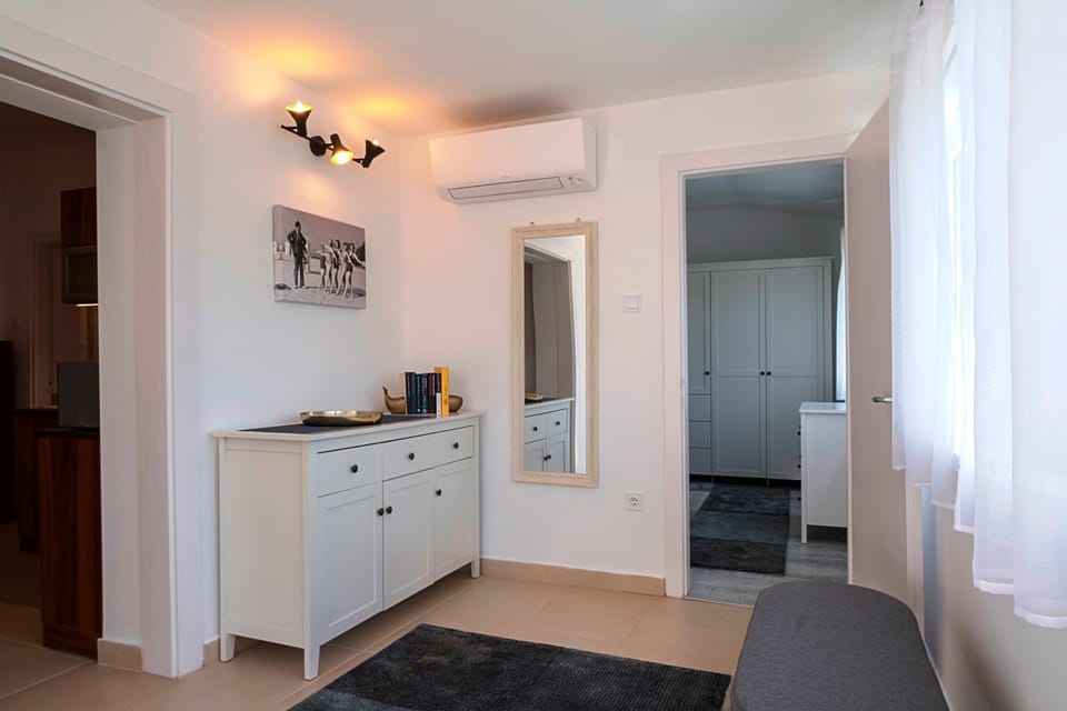 Kitchen or kitchenette, Seating area