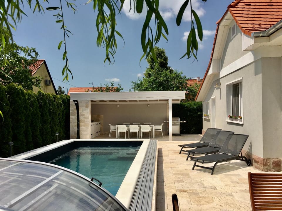 Pool view, Swimming pool