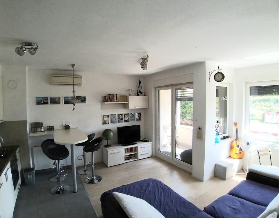 Theos atelier SELF CHECK IN APARTMENT w Free Private Parking Apartment in City of Zagreb