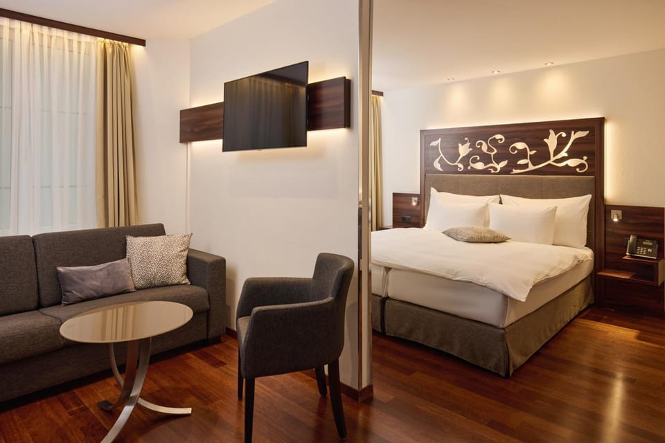 Living room, Bedroom