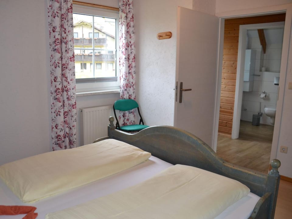 Bed, Bathroom, Photo of the whole room, Bedroom