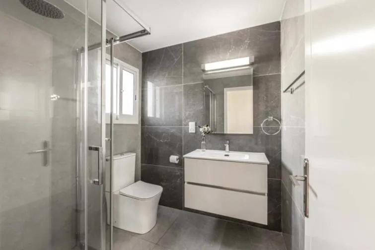 Villa Coral Bee - walking distance to Coral Bay Beach Villa in Peyia