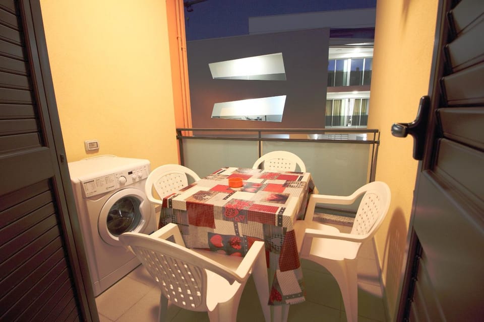 Balcony/Terrace, washing machine