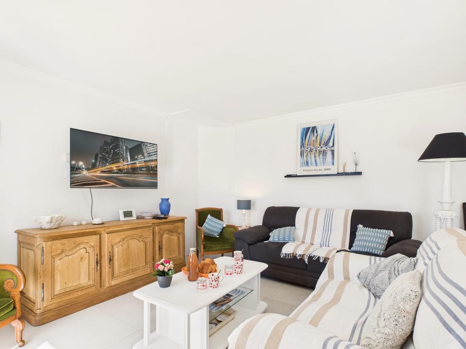 Communal lounge/ TV room, Living room