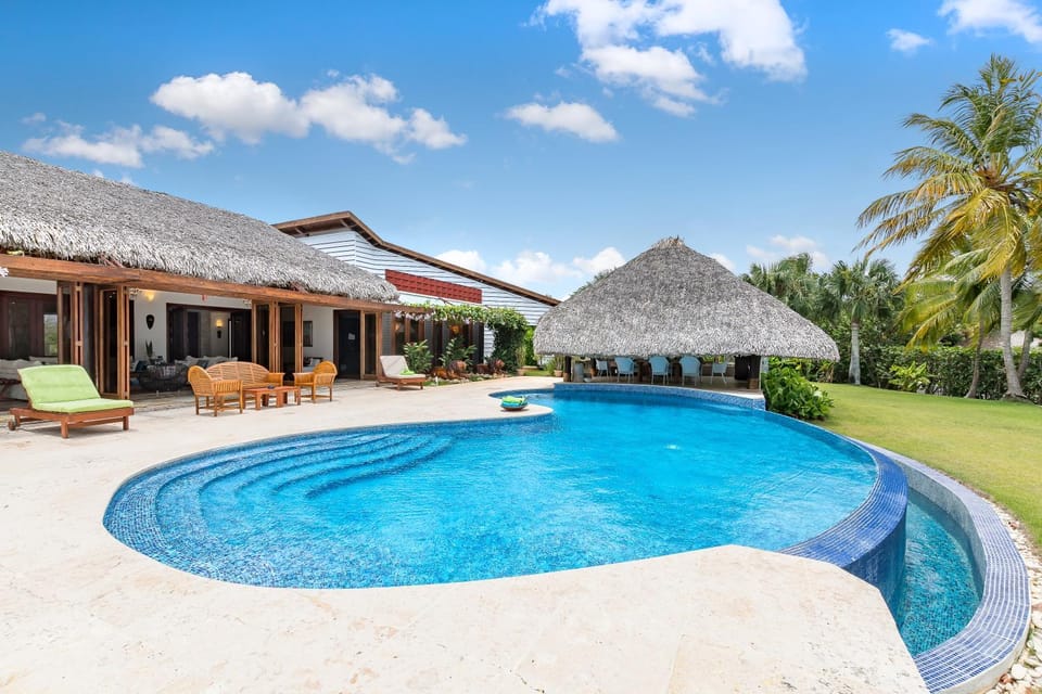 Property building, Garden, Garden view, Swimming pool, Swimming pool