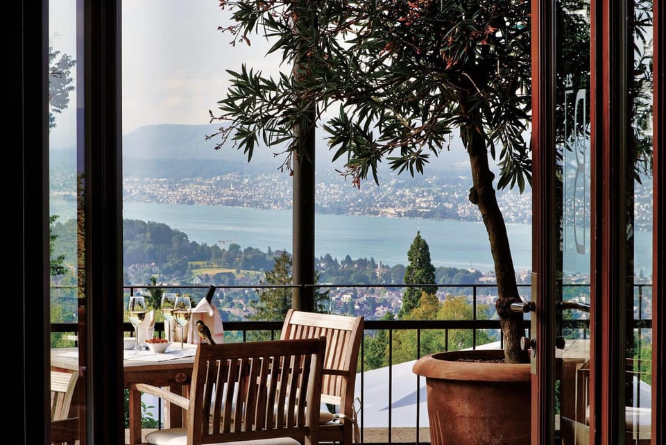 Restaurant/places to eat, Balcony/Terrace