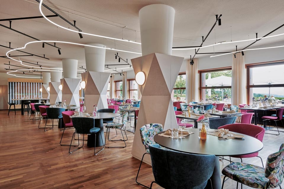 Restaurant/places to eat, Dining area