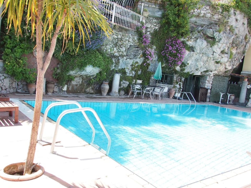 Swimming pool, Swimming pool