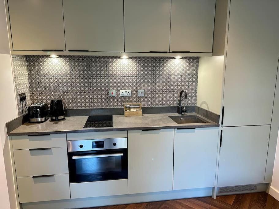 The Retreat, luxury studio apartment in Bath with parking Vacation rental in Bath