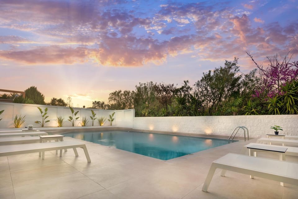 Property building, Swimming pool