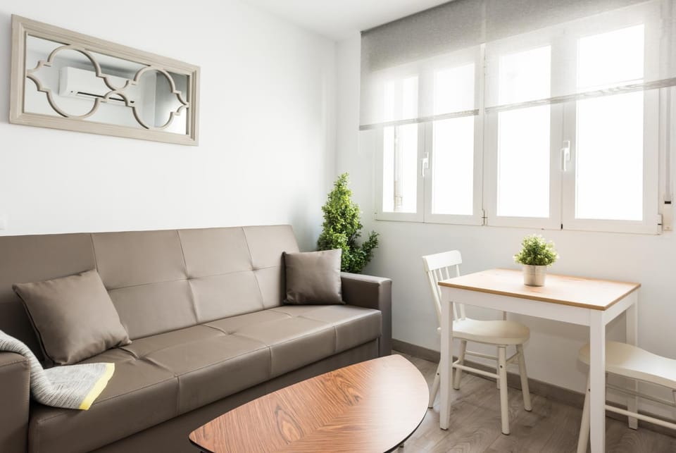 Living room, Lounge or bar, Seating area, Dining area