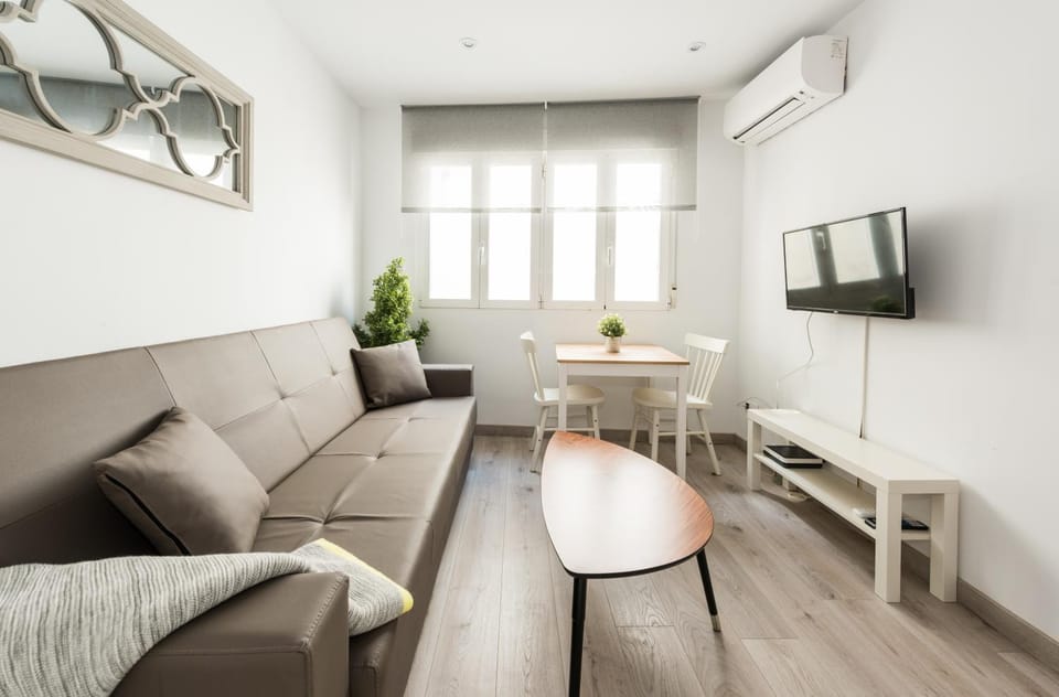 Living room, Lounge or bar, Seating area, Dining area
