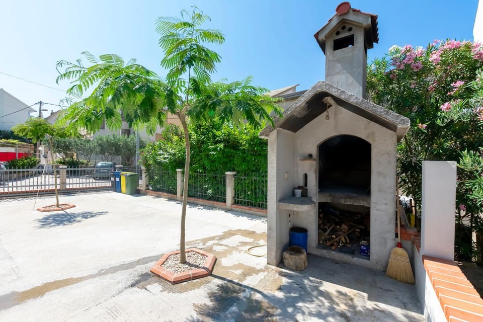 Patio, BBQ facilities