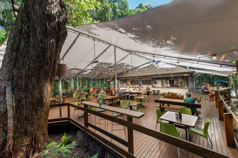 Restaurant/places to eat, Food and drinks, Breakfast, Lunch, Dinner, Alcoholic drinks, Non alcoholic drinks, Facility for disabled guests