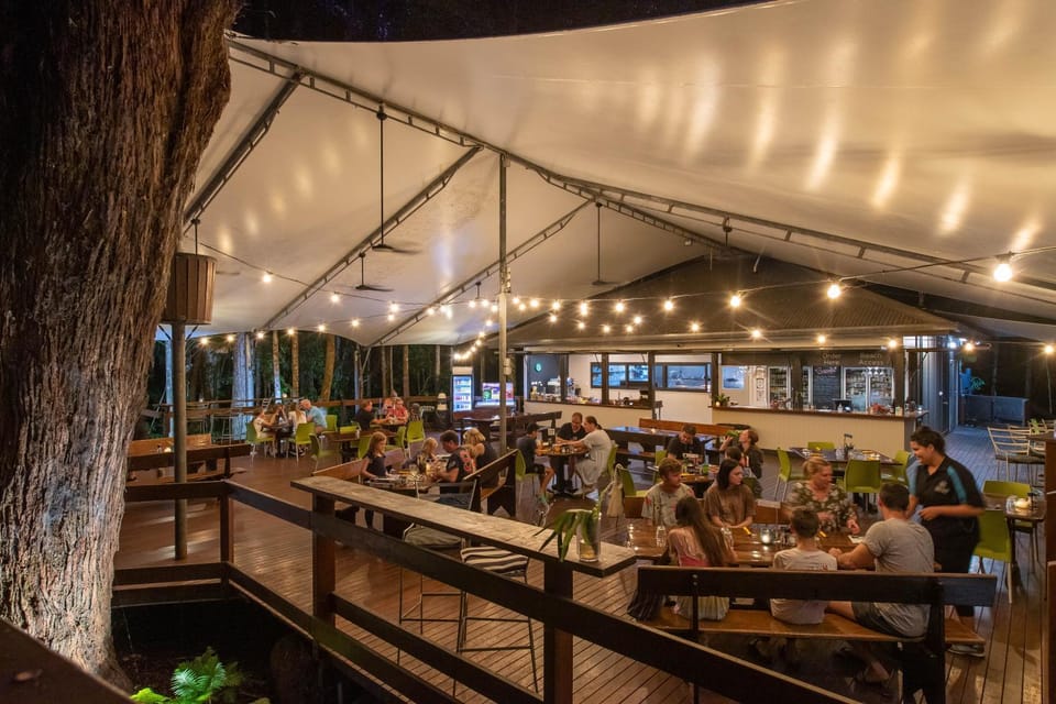 Restaurant/places to eat, Food and drinks, Breakfast, Lunch, Dinner, Drinks, Alcoholic drinks, Non alcoholic drinks, Facility for disabled guests