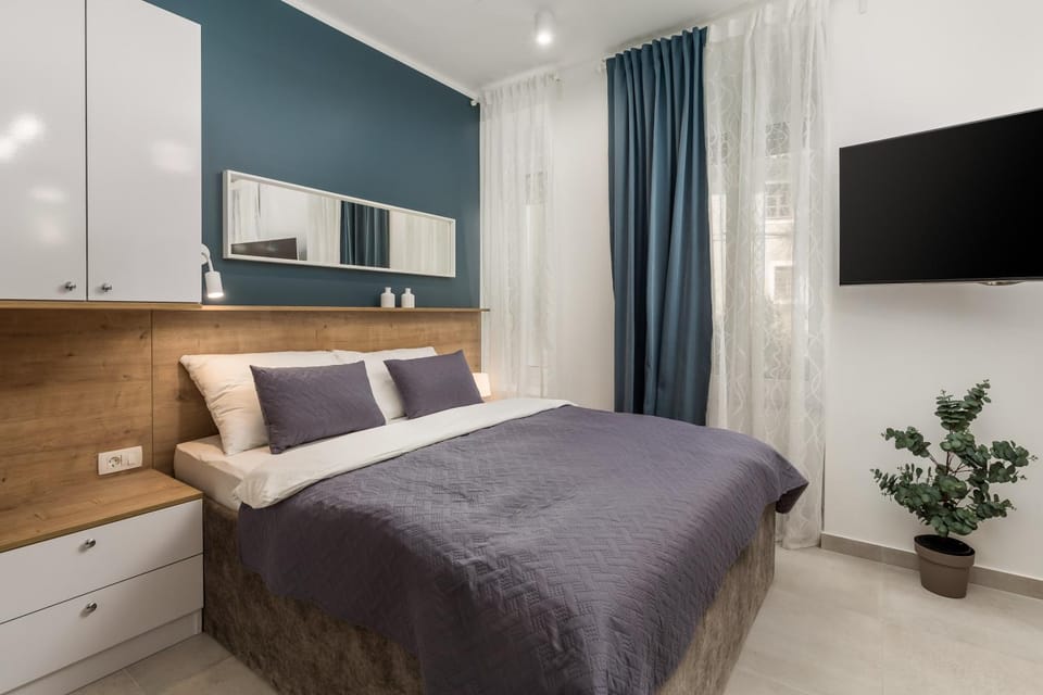Bed, TV and multimedia