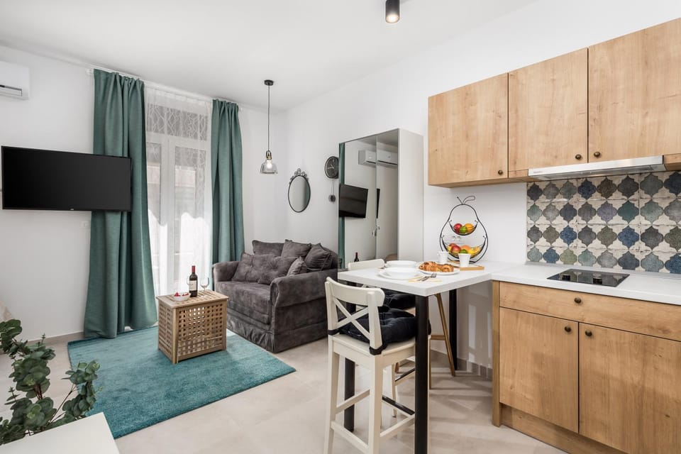 TV and multimedia, Kitchen or kitchenette, Seating area