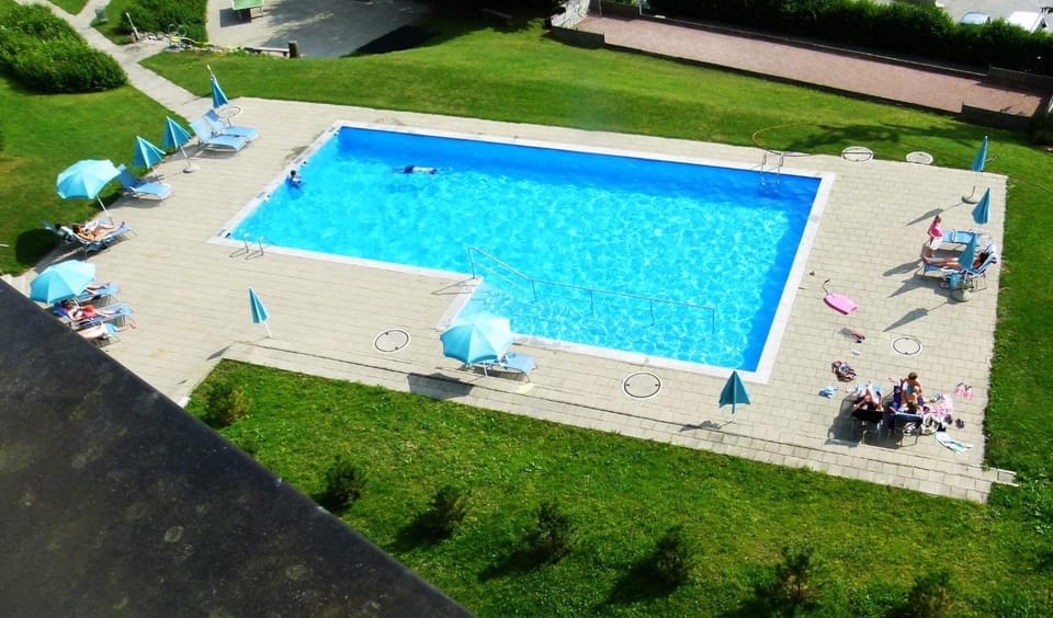 Swimming pool, Swimming pool, sunbed