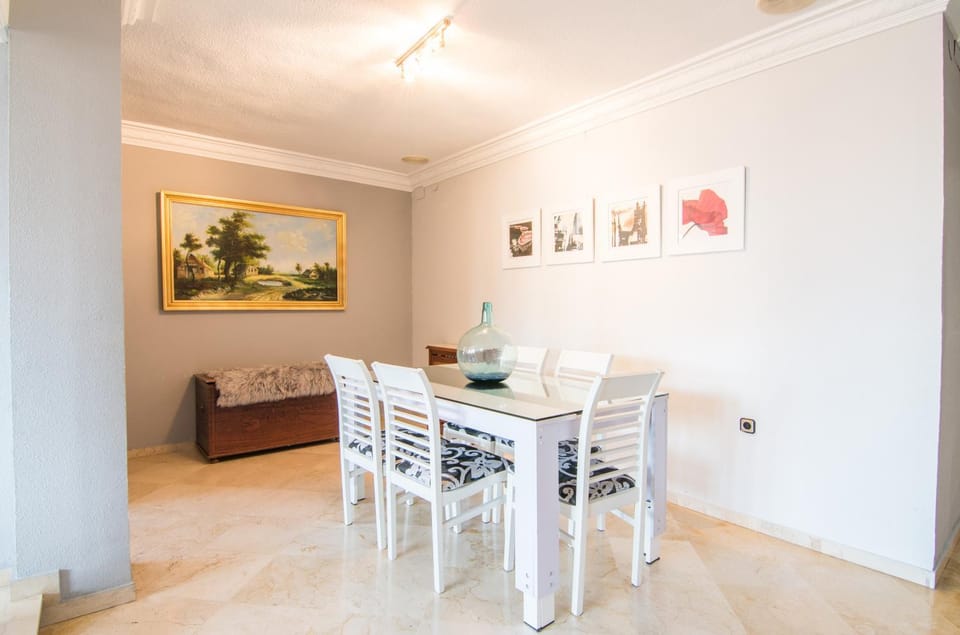 Living room, Seating area, Dining area
