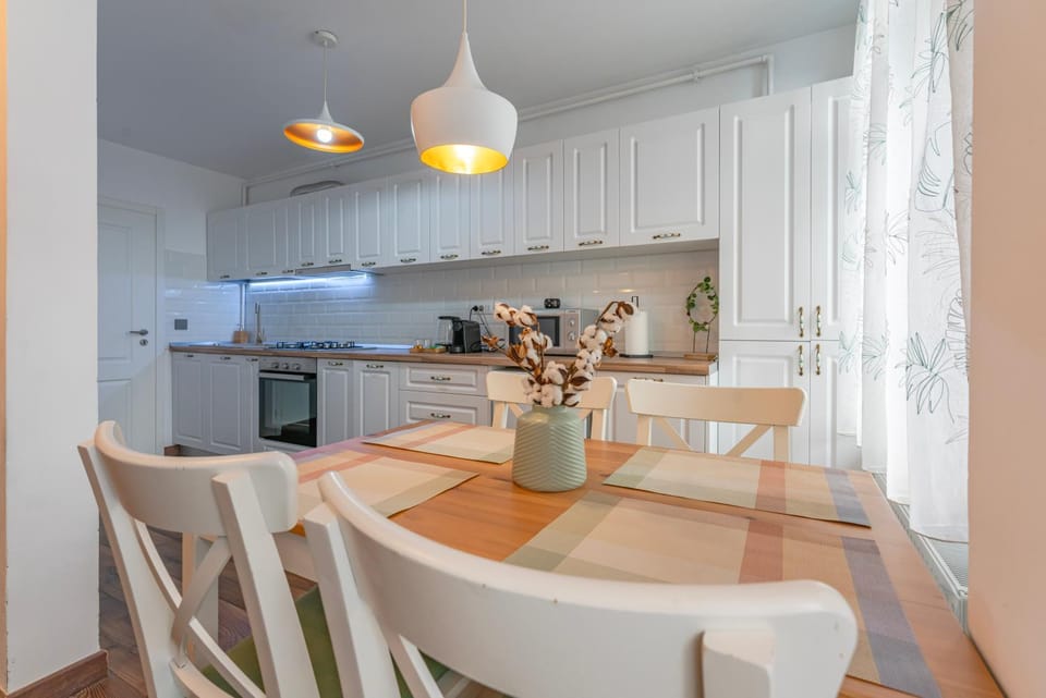 Kitchen or kitchenette, Dining area, minibar, pet friendly