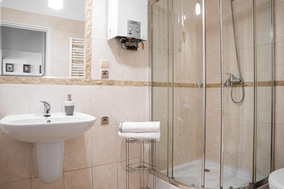 Shower, Bathroom, towels