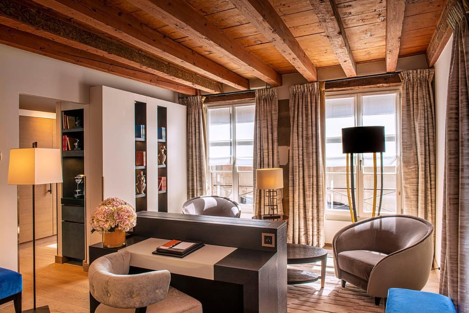 Living room, Photo of the whole room, Seating area