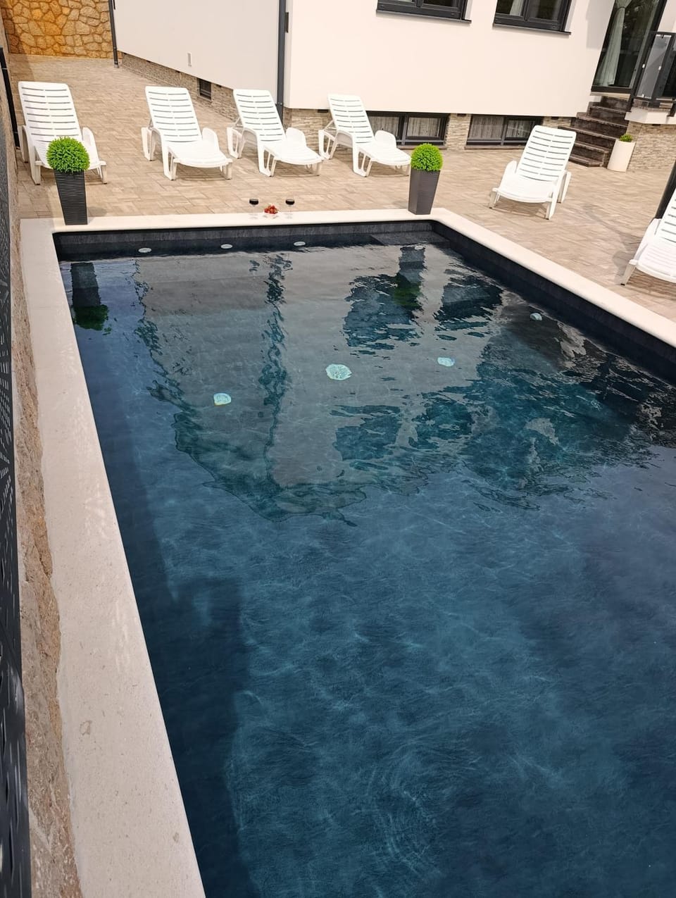 VILLA APARTMENTS FILIP with swimming pool Bed and Breakfast in Zadar County