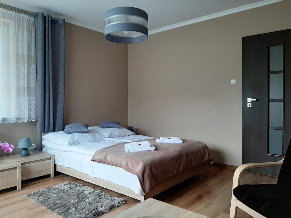 Photo of the whole room, Seating area, Bedroom