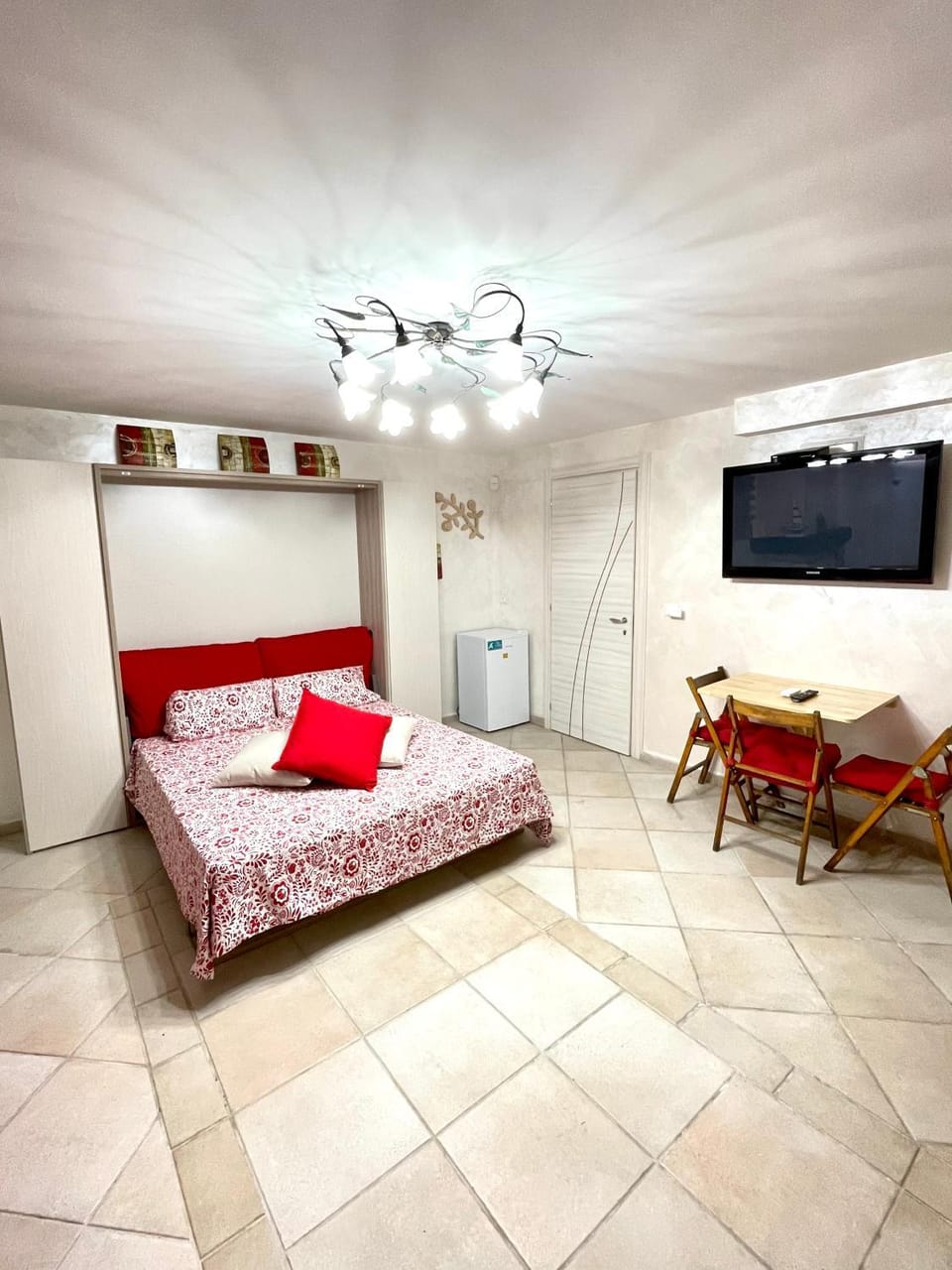 TV and multimedia, Photo of the whole room, Bedroom