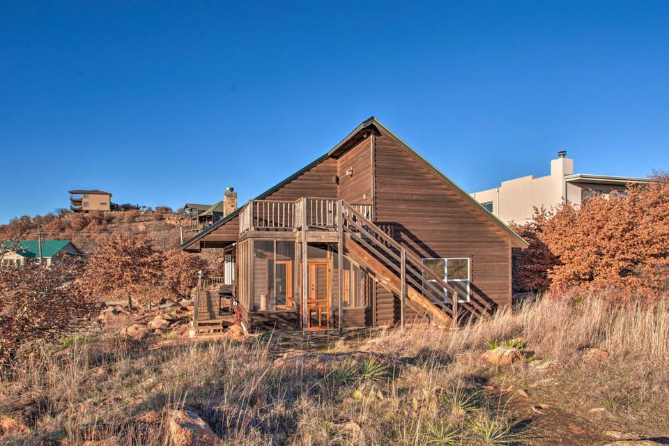 Updated Cabin w/ 360-Degree Mtn View: 1 Mi to Lake Cabin in Medicine Park