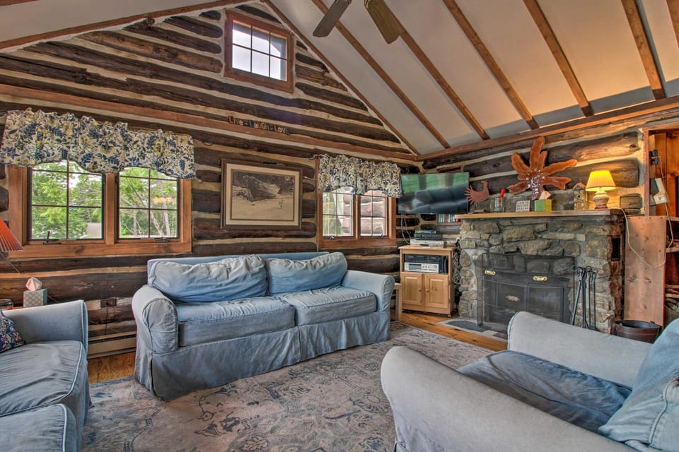 Waterfront Lake George Cabin: Walk to Water Cabin in Queensbury