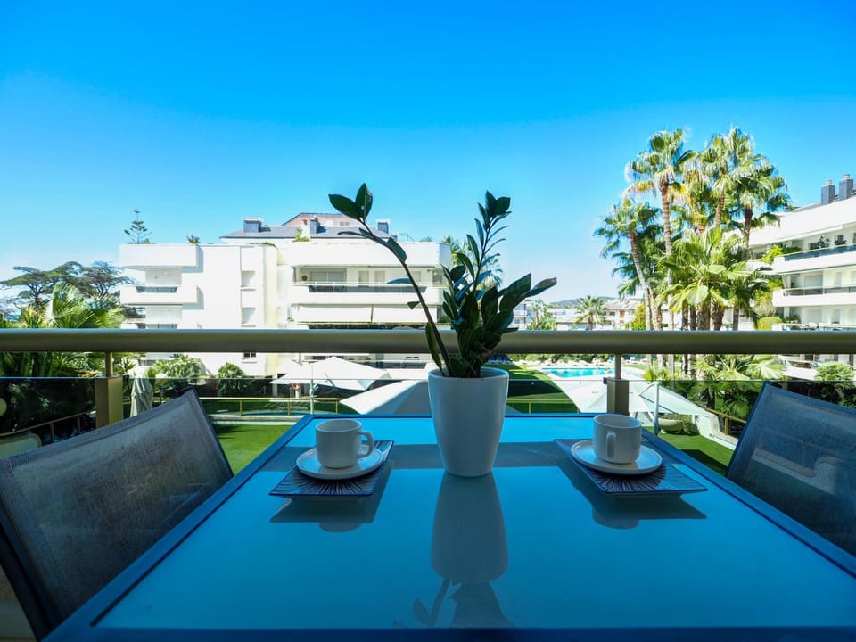 Balcony/Terrace, Seating area, Swimming pool