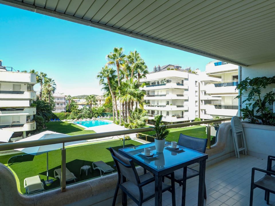 Balcony/Terrace, Pool view, Swimming pool