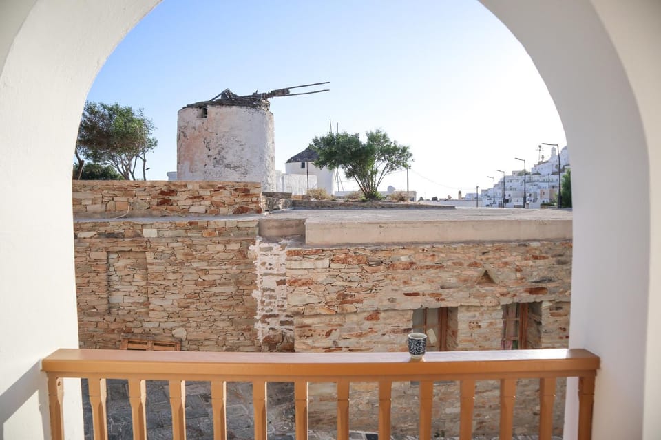 The Windmill Bed and Breakfast in Decentralized Administration of the Aegean