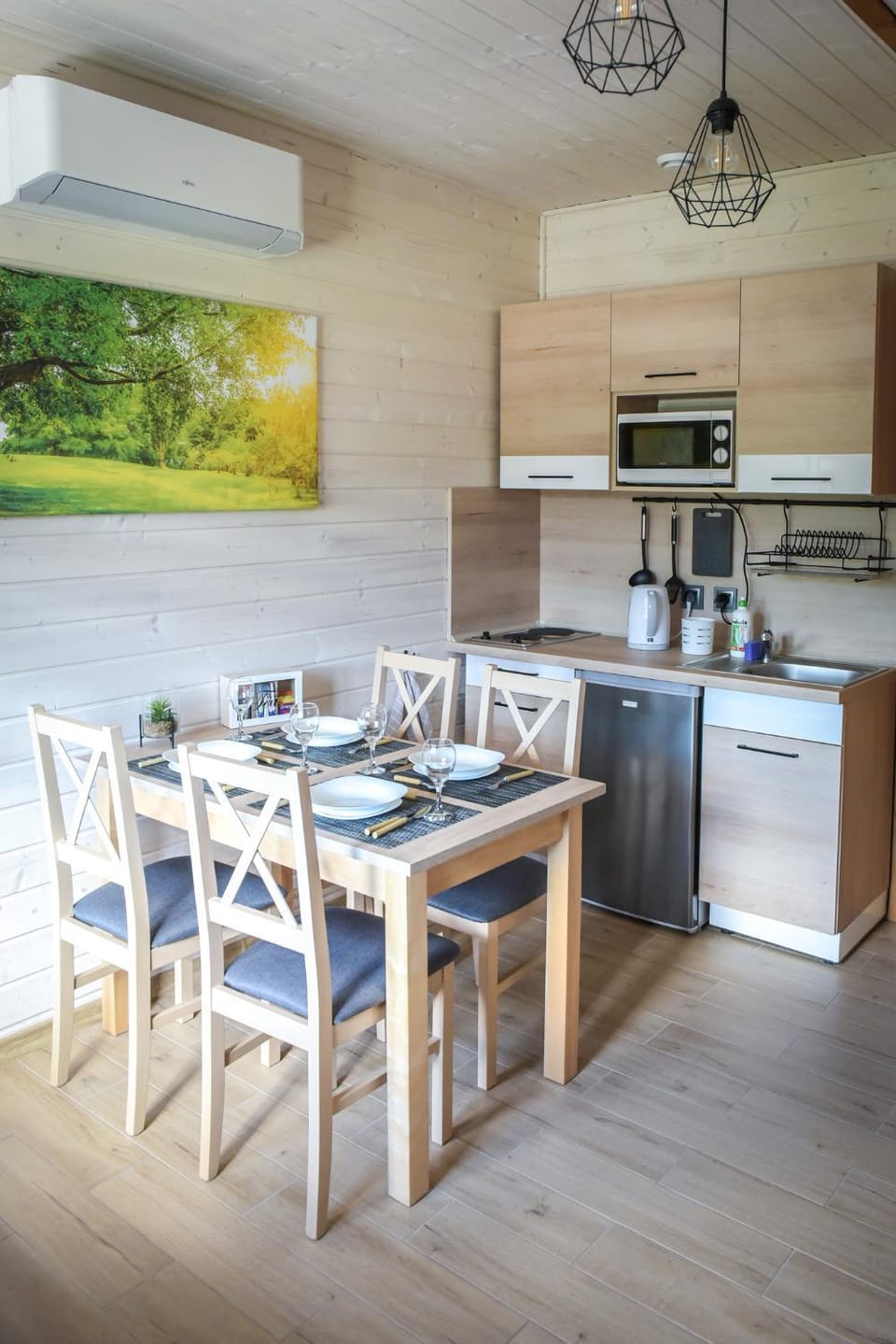 Kitchen or kitchenette, Seating area, Dining area, stove