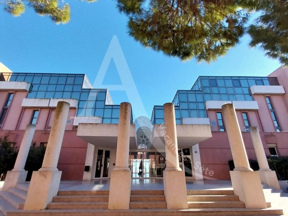 Property building, Facade/entrance, Off site