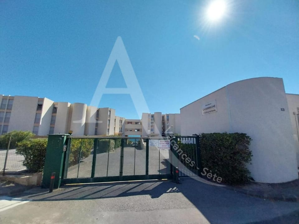 Property building, Facade/entrance, Off site