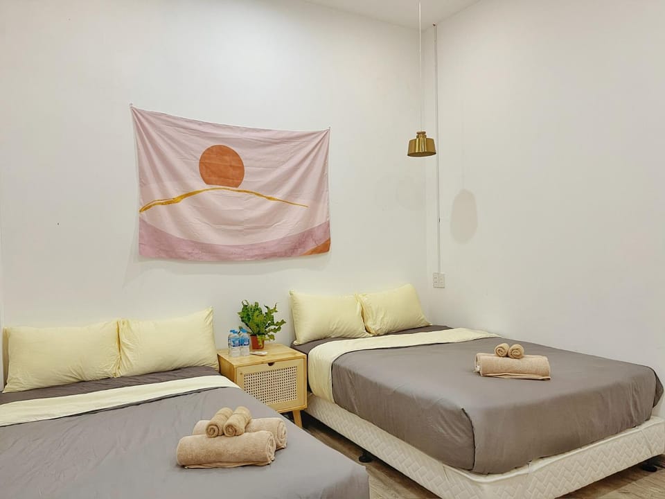 Bed, Bedroom, towels