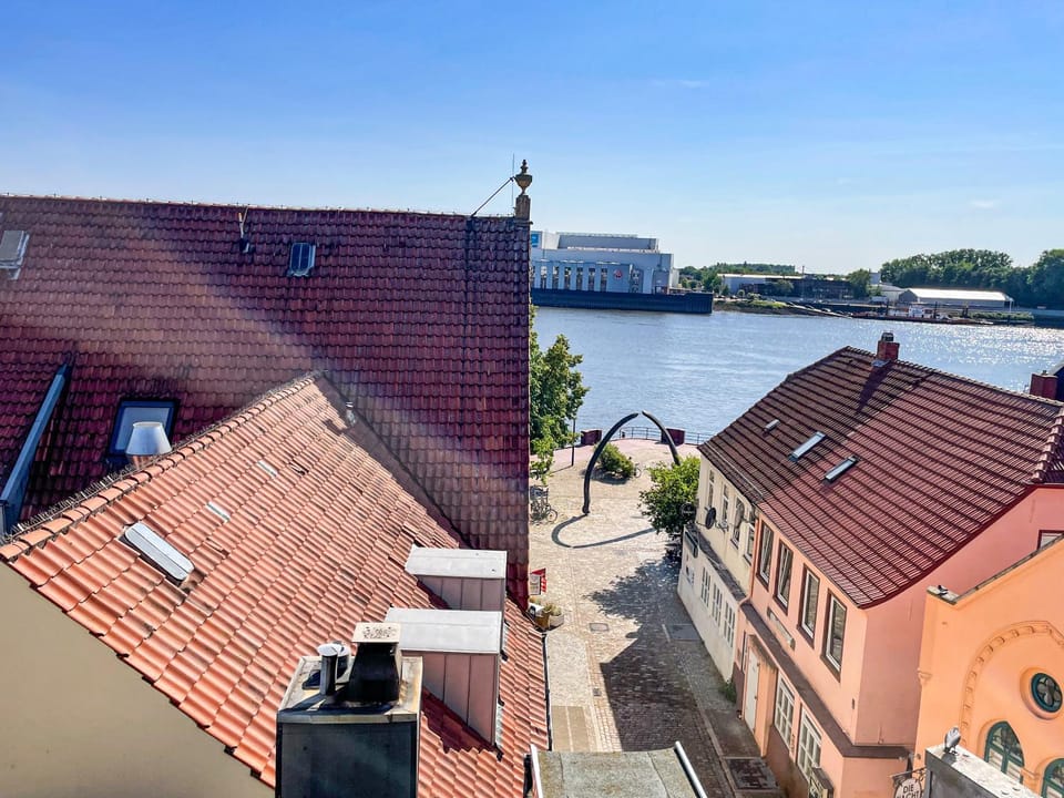 Property building, Day, Neighbourhood, Natural landscape, City view, River view, Street view
