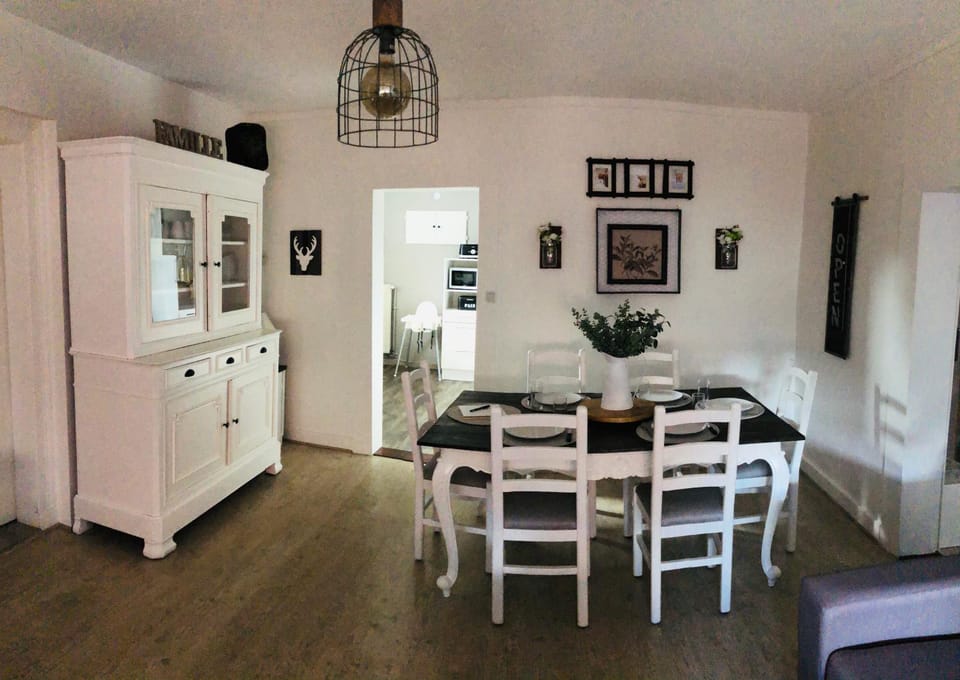 Living room, Seating area, Dining area, wardrobe