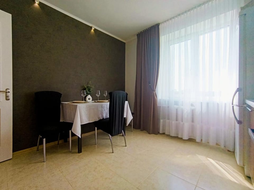 Dining area, kitchen