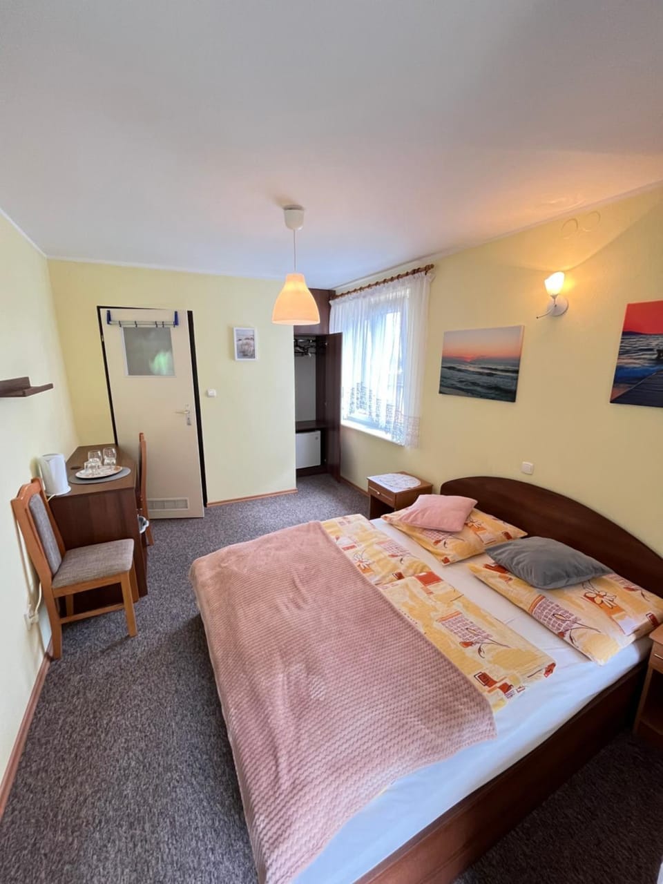 Photo of the whole room