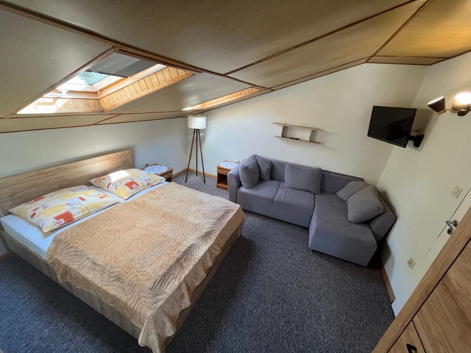 Bed, Photo of the whole room