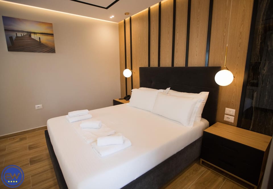 Property building, Bed, Bedroom