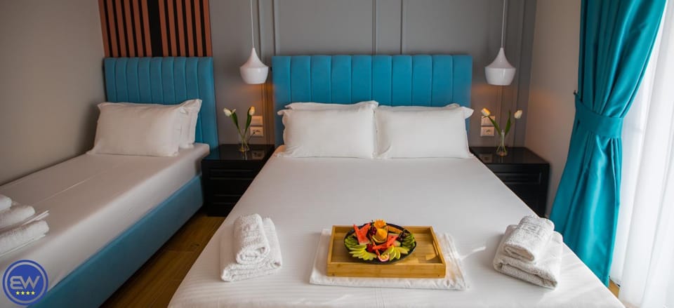 Bed, Food and drinks, Bedroom