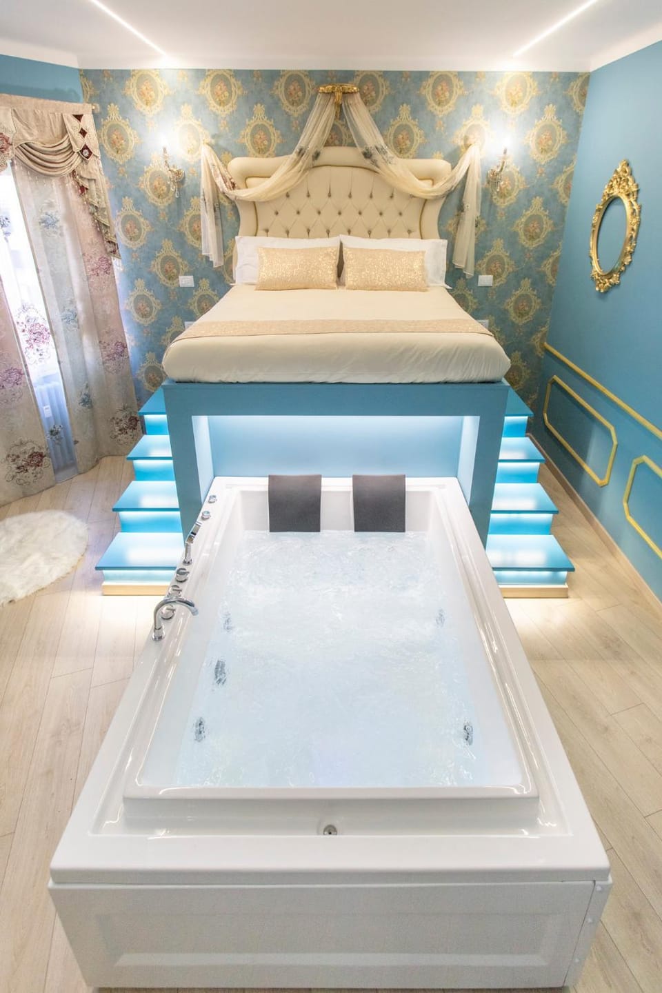 Bed, Hot Tub, Photo of the whole room, Bedroom, Bath