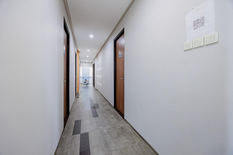 RedDoorz Plus near Radio Dalam 3 Bed and Breakfast in South Jakarta City
