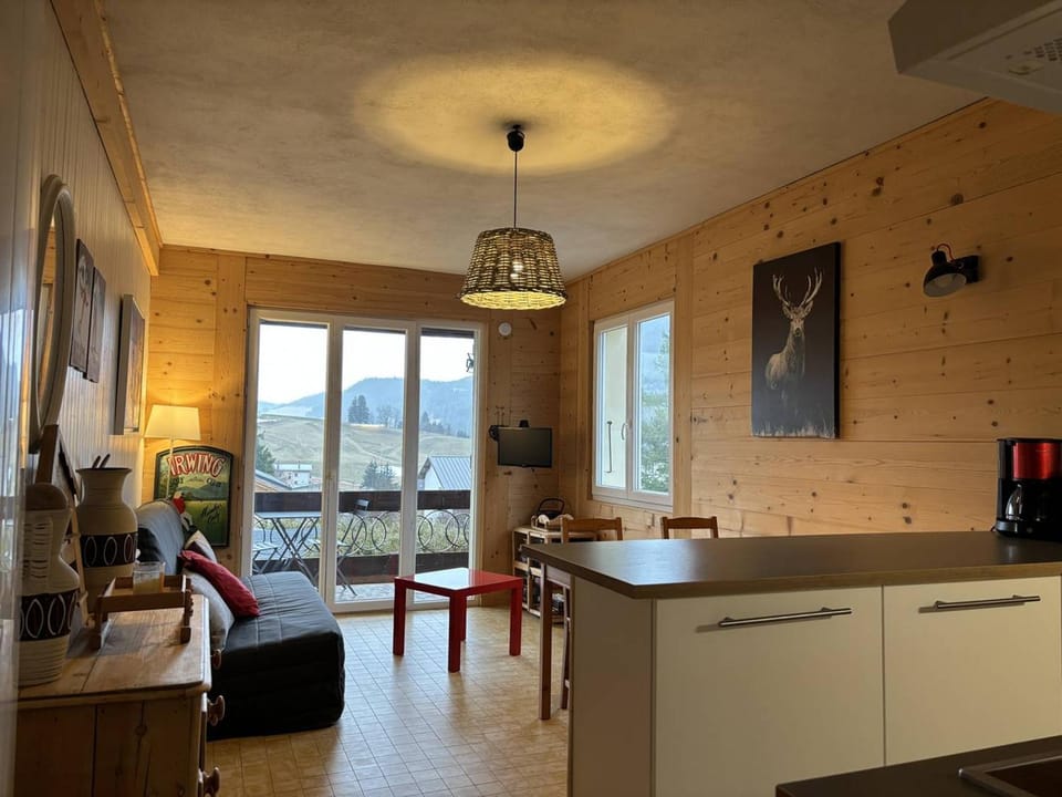 Charmant appartement fonctionnel près du centre bourg, balcon et parking gratuit - FR-1-548-2 Apartment in Provence