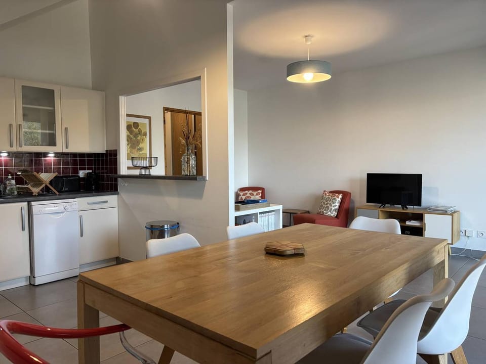 Appartement fonctionnel avec balcon, à 10 min du centre, parking gratuit, idéal pour 5 personnes - FR-1-548-3 Apartment in Provence-Alpes-Côte d'Azur
